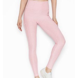 Victoria’s Secret Incredible Essential Leggings